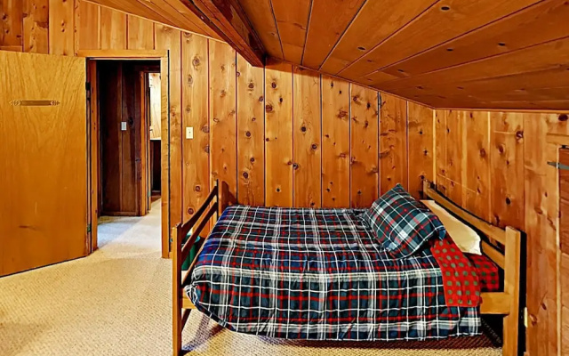 Becky's Boathouse 3BR by RedAwning