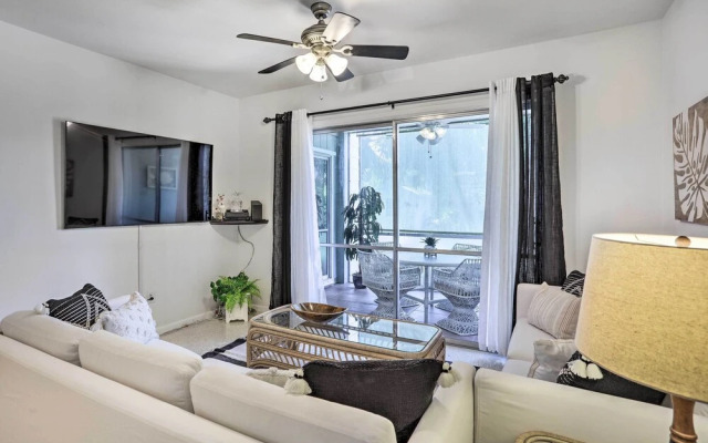 Vibrant Stuart Getaway w/ Private Hot Tub!