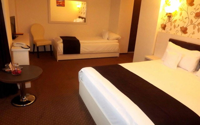 West Plaza Hotel