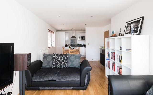Modern Muscians 2BR Flat in Greenwich