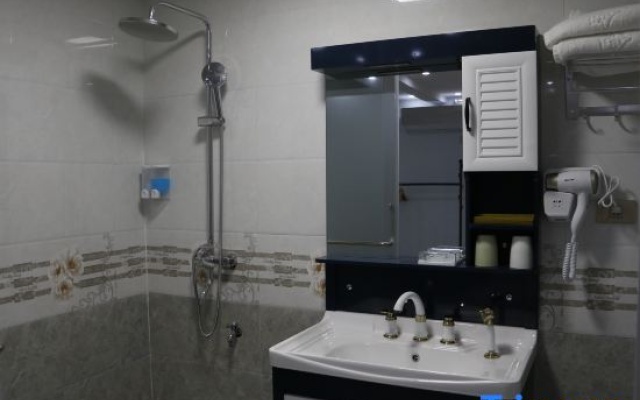 Yishan Lanshe Hotel – Bathroom – Guilin
