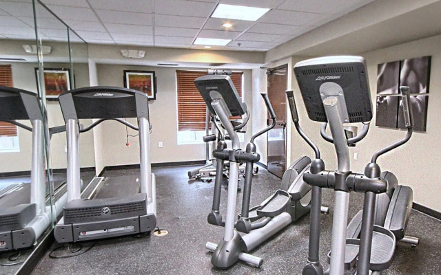 Country Inn & Suites by Radisson, Dearborn, MI