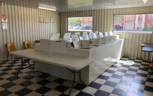 American Inn & RV Park