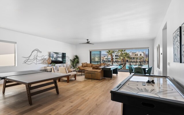 Modern Lagoon 7 Bedroom Home