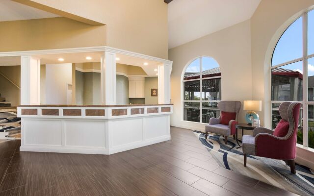 Best Western Harbour Pointe Lakefront