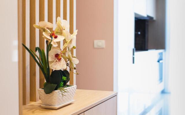 Romantic getaway at West Residence