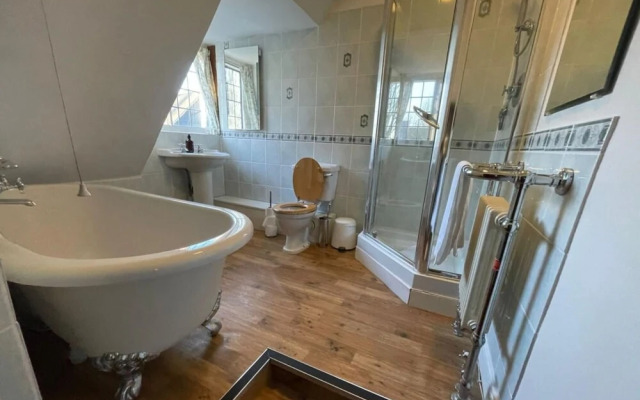 The Royal Retreat -elegant 7bdr With Garden