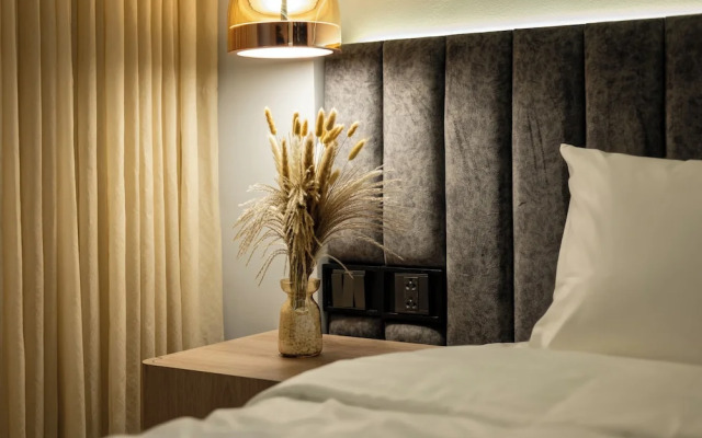 iRest Signature Ba Dinh Lakeside
