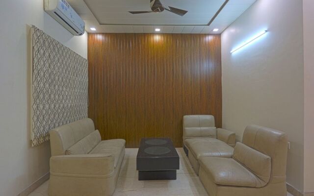 Oyo 41667 Paschim Vihar Inn