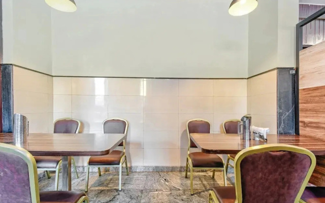 Nakshatra Comforts by OYO Rooms