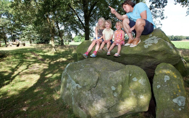 Tasteful Chalet With Combi-microwave, Next to a Nature Reserve