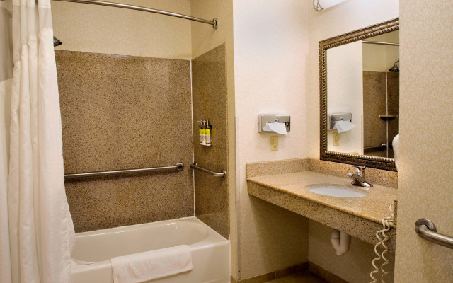 Holiday Inn Express & Suites Center by IHG