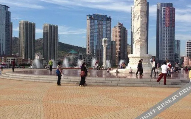 Super 8 Hotel (Dalian Xinghai Square)