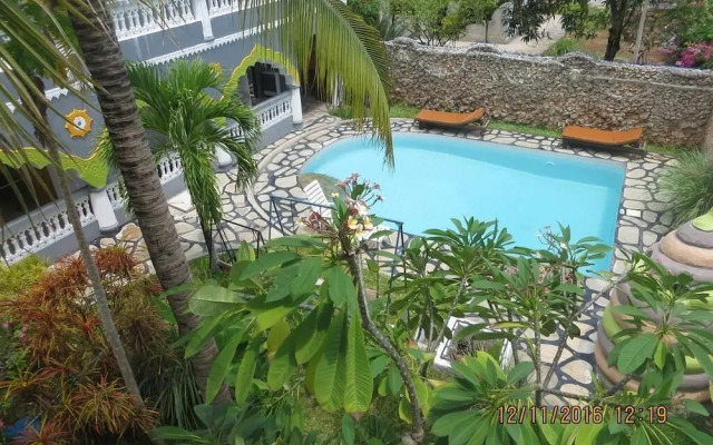 Villa Tuffah 3 Minutes Walk to the Beach - The Villa Comprises