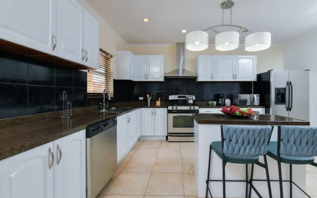 Stylish Villa, Private Pool, Bbq, Privacy