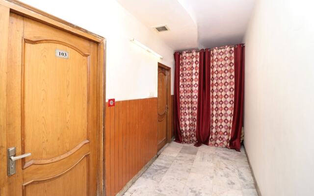 OYO 28168 Hotel Regal 2
