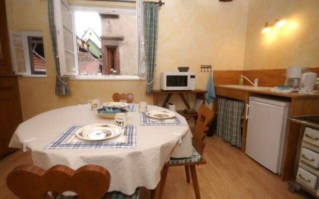 An apartment in a 17th century wine grower?s house.