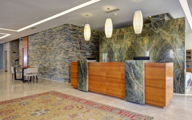 La Local Suites & Spa