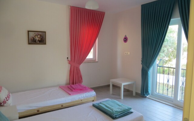 Villasleeps10-pool-bbq-mountainview-ac-parking