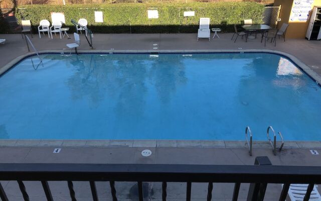 Americas Best Value Inn & Suites Escondido