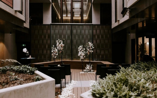 Midnight Hotel, Autograph Collection