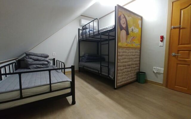 Cheomseongdae House