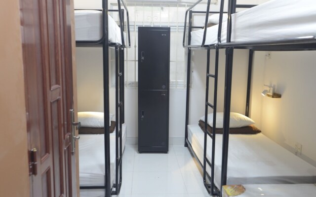 6feet Hostel