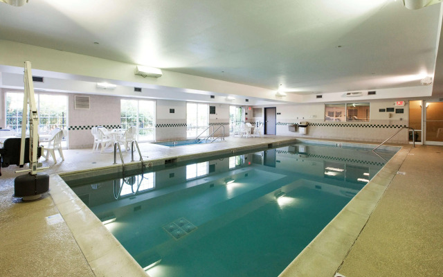 Country Inn & Suites by Radisson, Tinley Park, IL