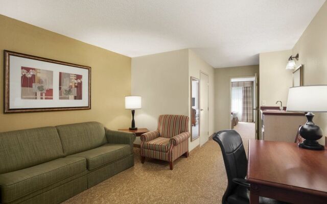 Country Inn & Suites Rochester-Henrietta, NY