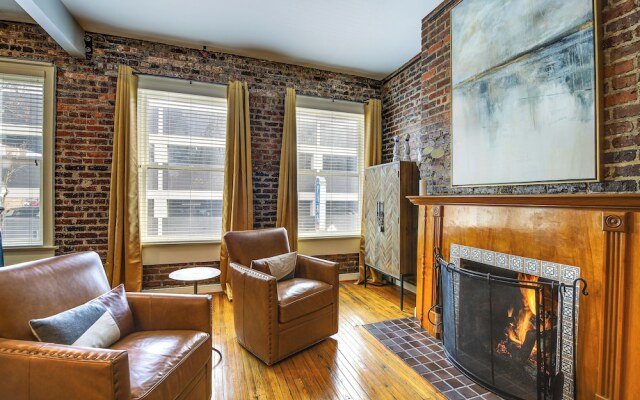 Stylish Dtwn Knoxville Condo w/ Rooftop Deck!