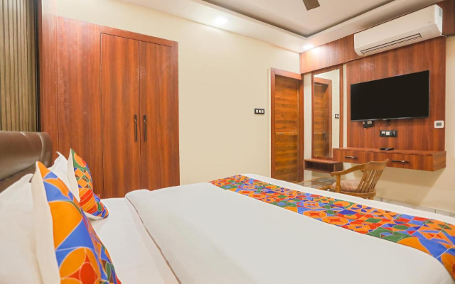 Fabhotel The Treenity House