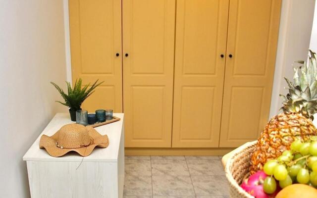 Cozy Flat at Regina Apartments