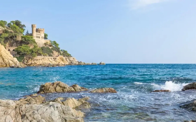 Camelia in Llafranc With 4 Bedrooms and 3 Bathrooms