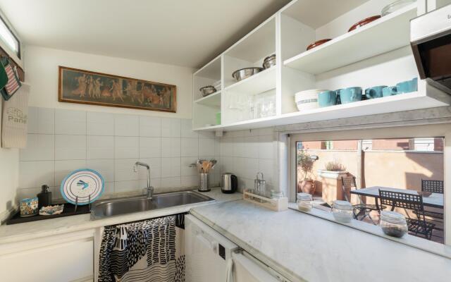 Trastevere Romantic Terraced Apartment