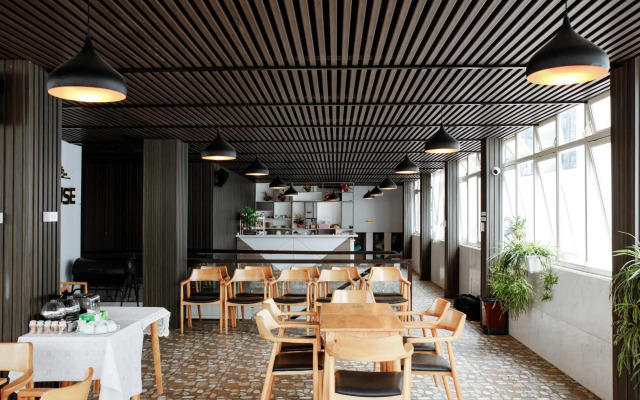 Skyhouse Hotel