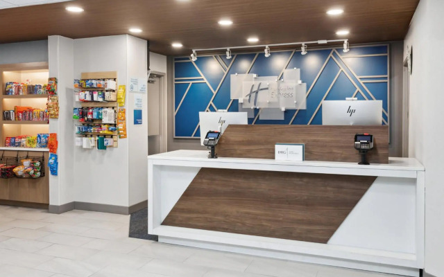 Holiday Inn Express Cleveland Airport - Brookpark by IHG
