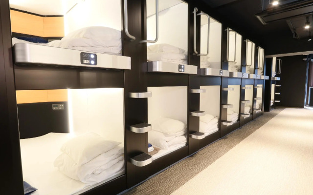 Lightning Hotel