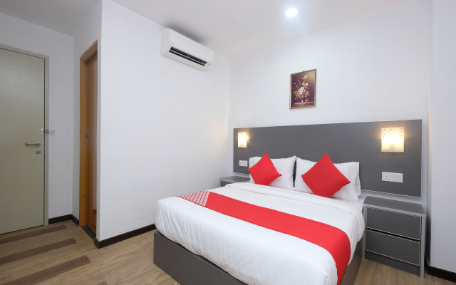 OYO 44043 First Garden Hotel