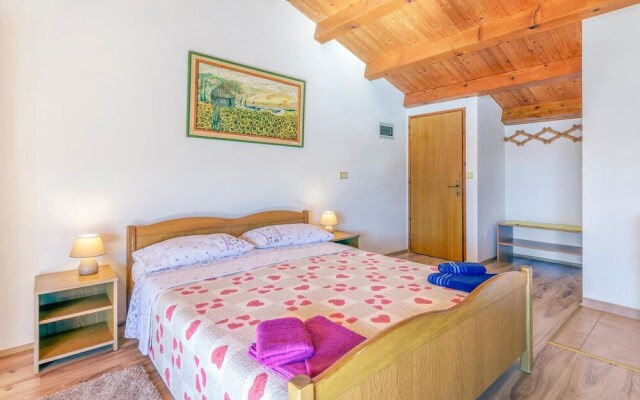 Nice Apartment in Rovinj With Wifi