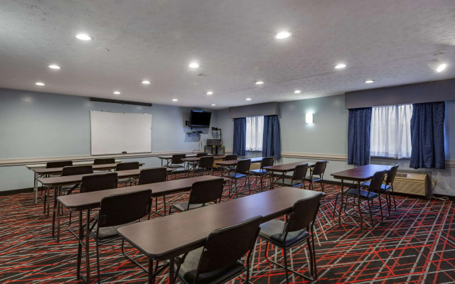 Quality Inn Austintown - Youngstown West