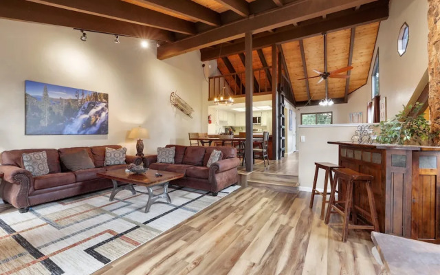 Heavenly Haven - Hot Tub + Seasonal HOA Pool