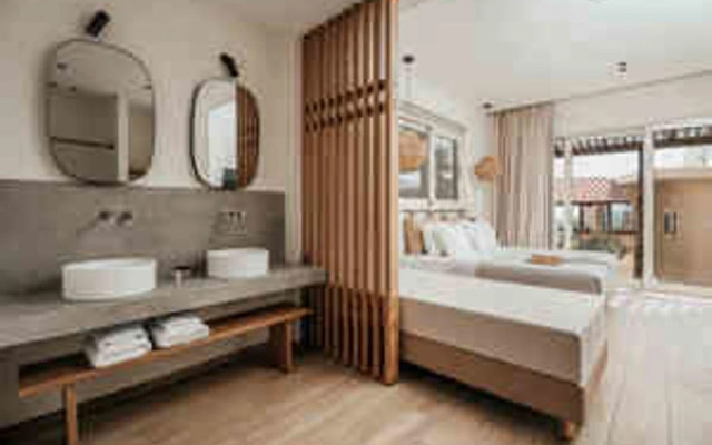 Paralos The Maxine - Adults Only