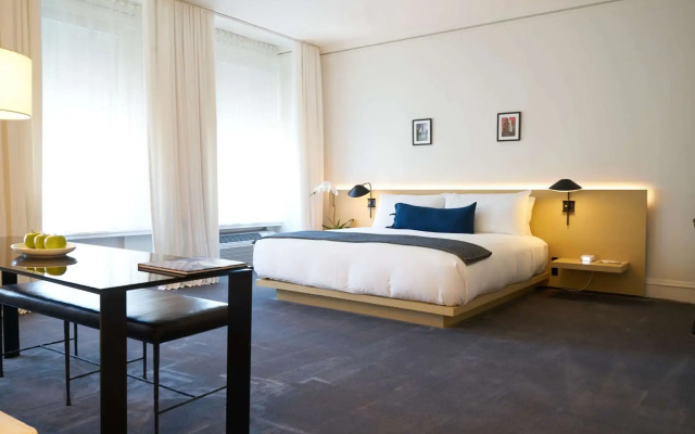 The Chicago Hotel Collection Ambassador Gold Coast