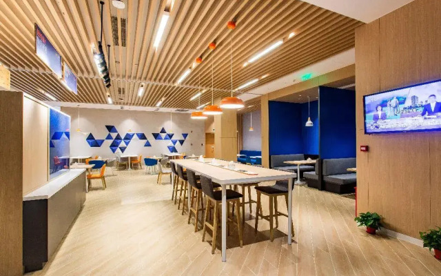 Holiday Inn Express Jiangmen Jianghai