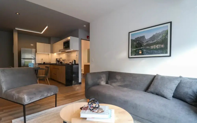 w Marvelous 1BR w Balcony in San Isidro