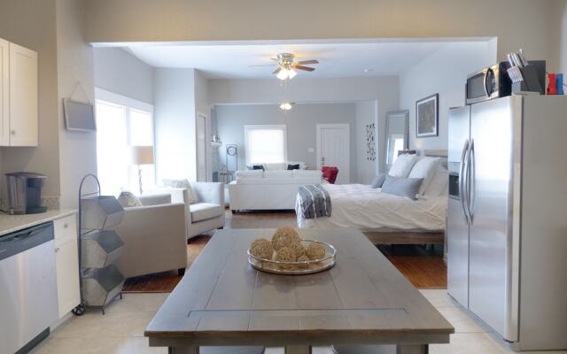 Laurel Pearl-Sleeps 5-1Bd