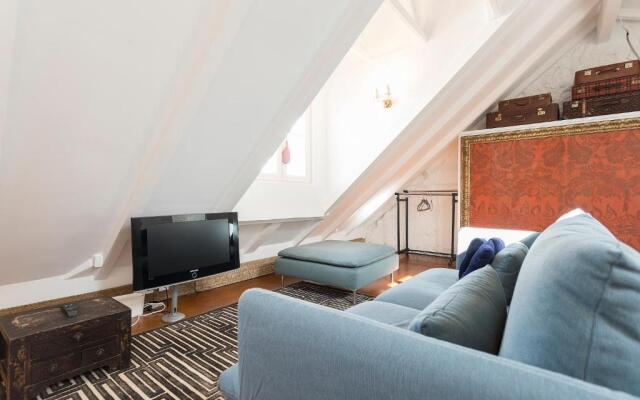 LovelyStay - Distinctive & Unique Apartment next to Sé Cathedral of Lisbon - 5 min to Chiado