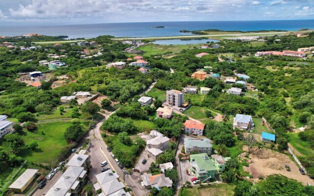 Your quaint home just steps from beach
