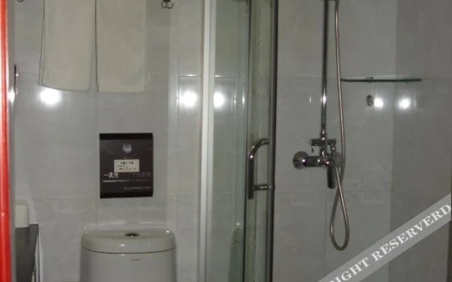 Yiyang Holiday Hotel