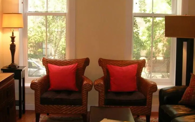 Herrick Guest Suites 18th Street Apartment